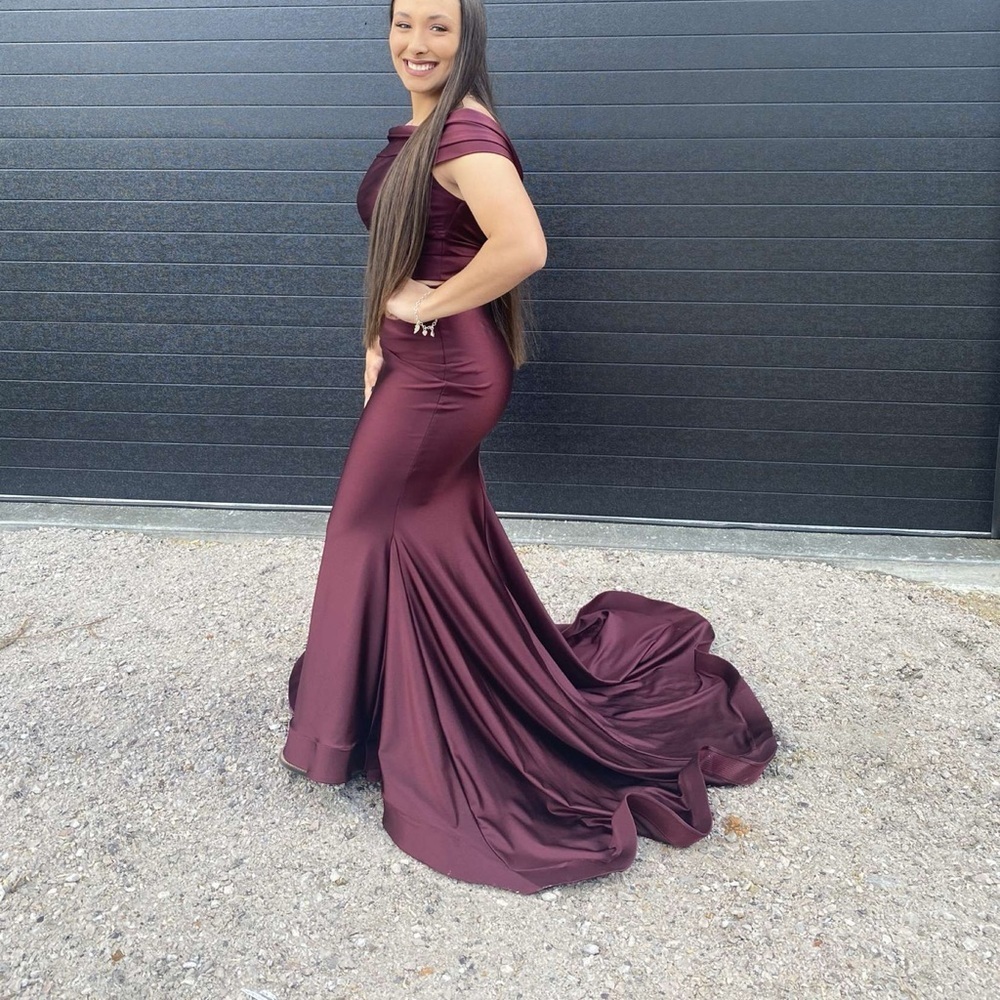 2 piece off the shoulder Jessica Angel gown. - Picture 13 of 15